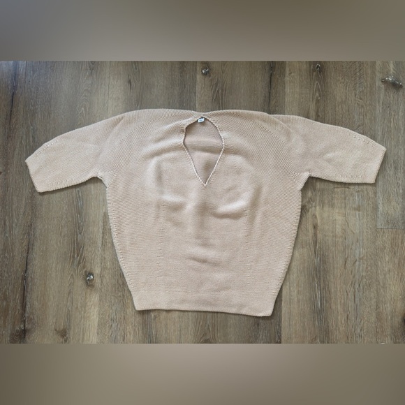 Uniqlo Beige V-Neck Sweater - Picture 1 of 10